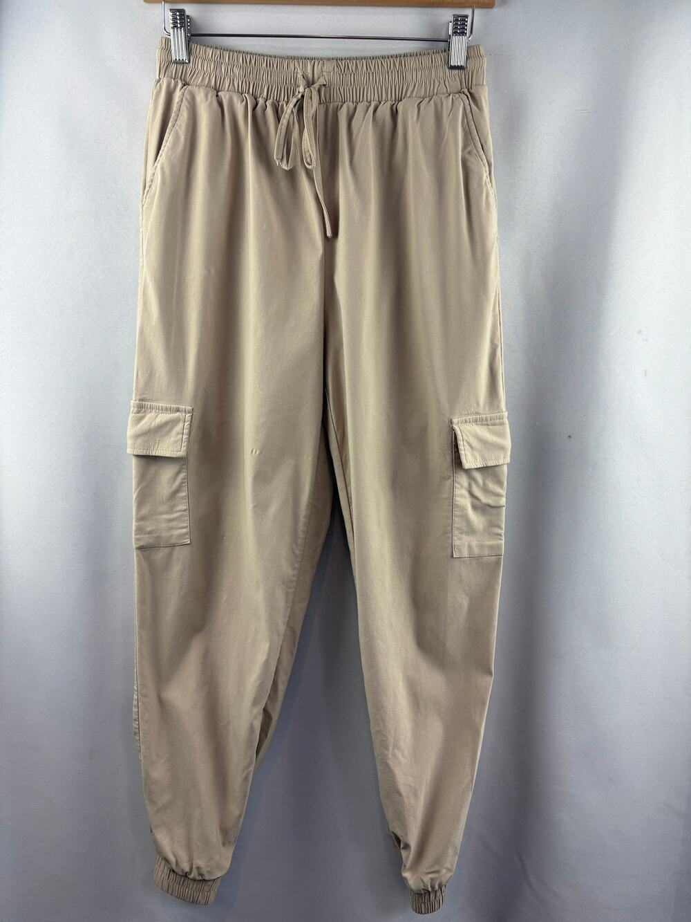 Women’s Happily Grey Large Tan Cargo Joggers